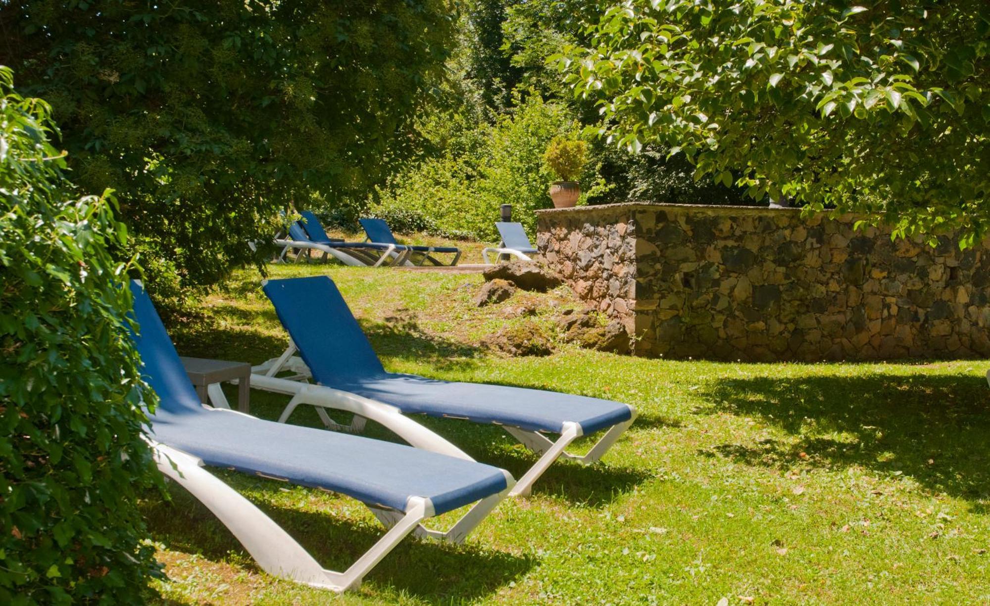 Hotel Can Blanc Olot Exterior photo