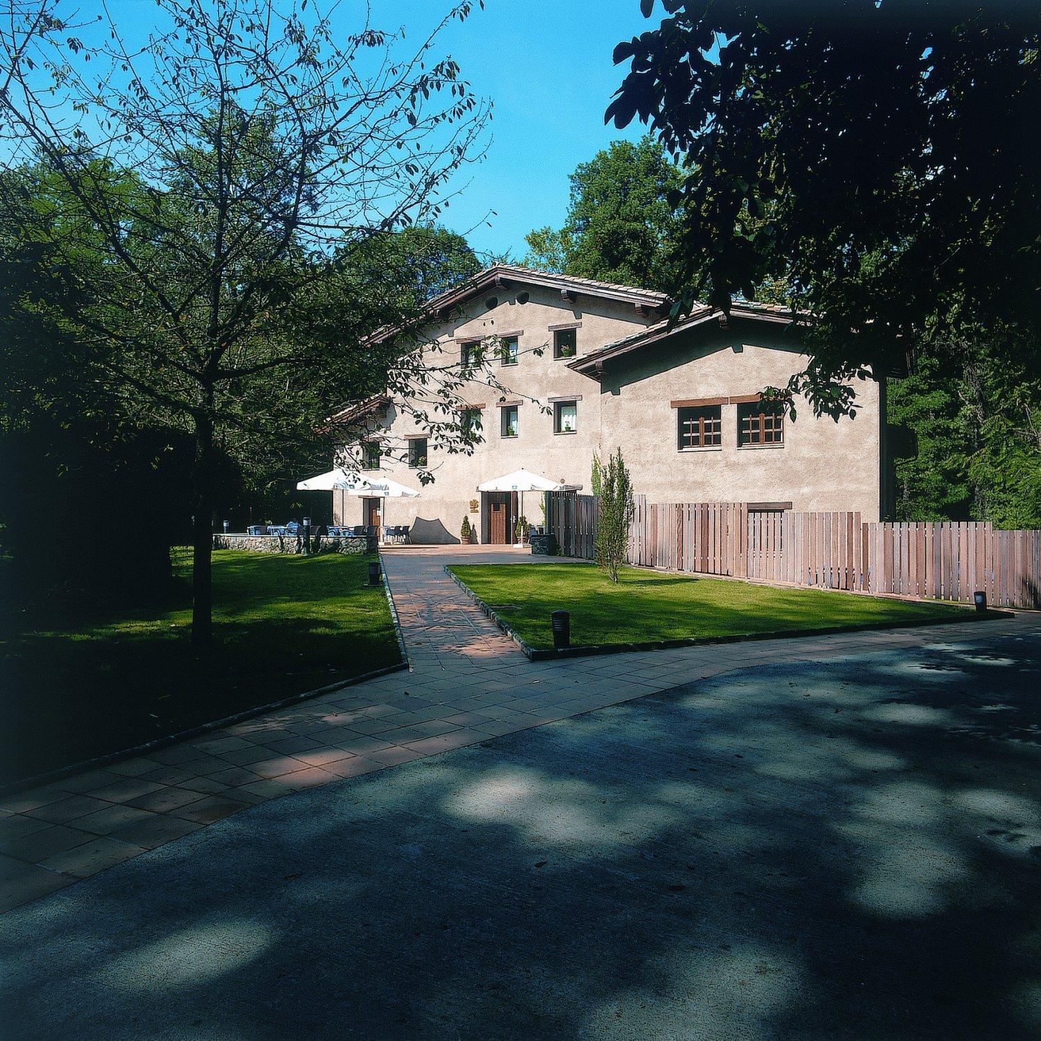 Hotel Can Blanc Olot Exterior photo