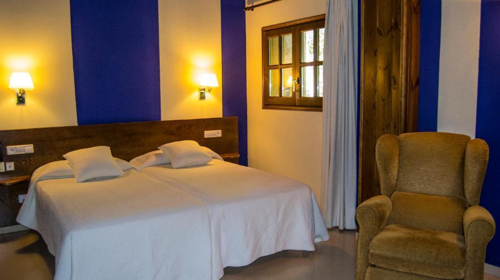 Hotel Can Blanc Olot Room photo