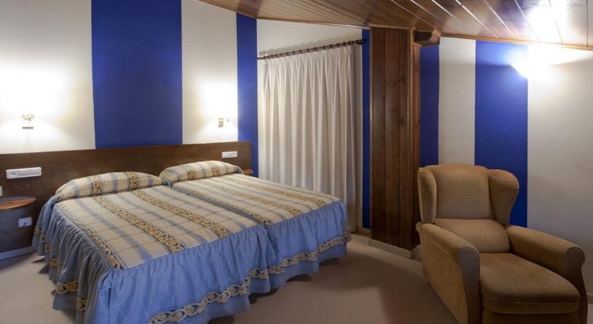Hotel Can Blanc Olot Room photo
